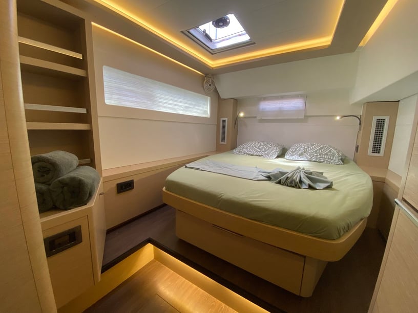 Martinique Catamaran Cabine 4  Couchettes 8  Invités 12  13.99 m Numéro de l'annonce: #28360 5