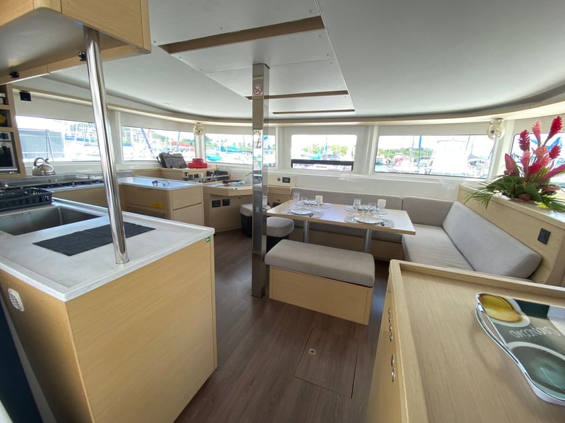 Martinique Catamaran Cabine 4  Couchettes 8  Invités 12  13.99 m Numéro de l'annonce: #28360 2