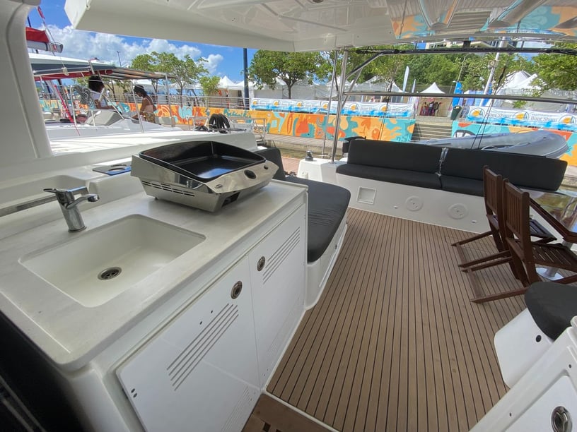 Martinique Catamaran Cabine 4  Couchettes 8  Invités 12  13.99 m Numéro de l'annonce: #28360 4