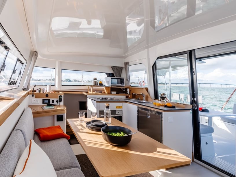 Taranto Catamarano cabina 5  cuccette 8  8  ospiti 11.33 m Numero dell'inserzione: #28387 2