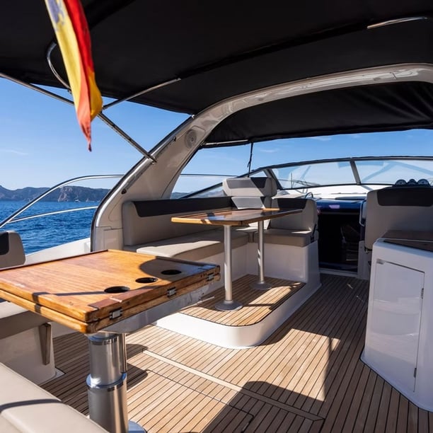 El Toro Lancha motora Cabina 2  4  literas 4  invitados 10.8 m Número de anuncio: #28399 4