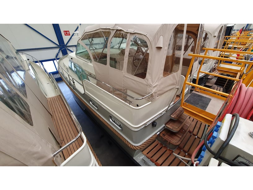 Werder (Havel) Sailboat 2 cabin 4 berths 8 guests 9.7 m Listing Number: #28416 2