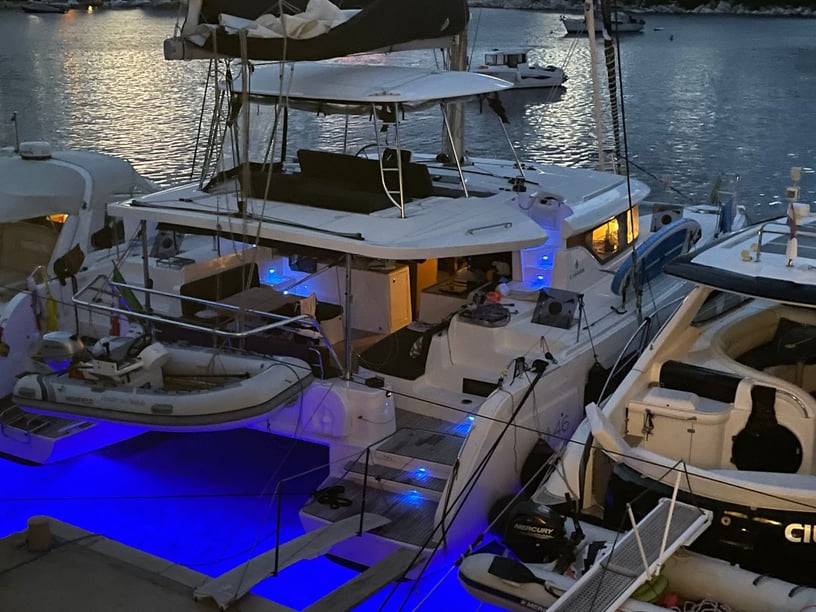 Procida Catamaran Cabine 3  8  slaapplaatsen 12  gasten 13.99 m Lijstnummer: #28420