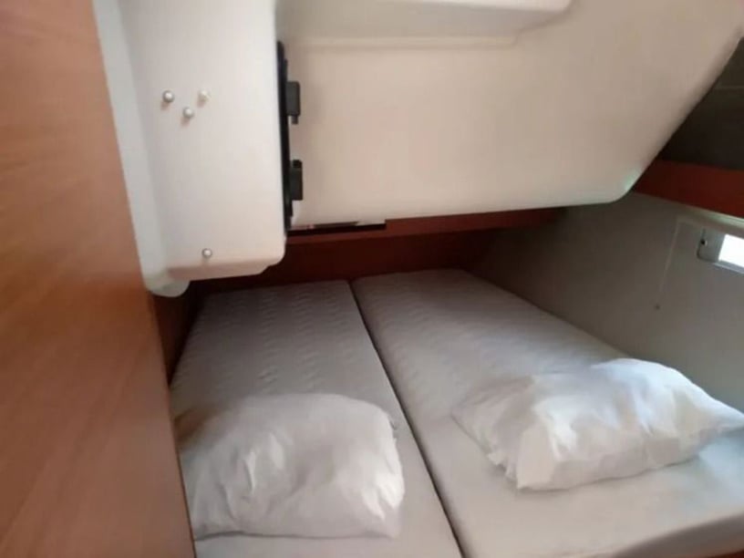 Roses Voilier Cabine 4  Couchettes 12  Invités 12  13.24 m Numéro de l'annonce: #28424 2