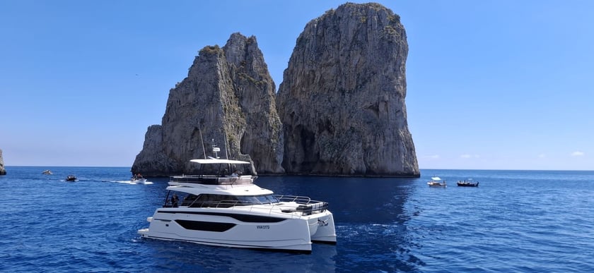 Castellammare di Stabia Catamaran Cabine 3  6  slaapplaatsen 14  gasten 14.79 m Lijstnummer: #28429 3