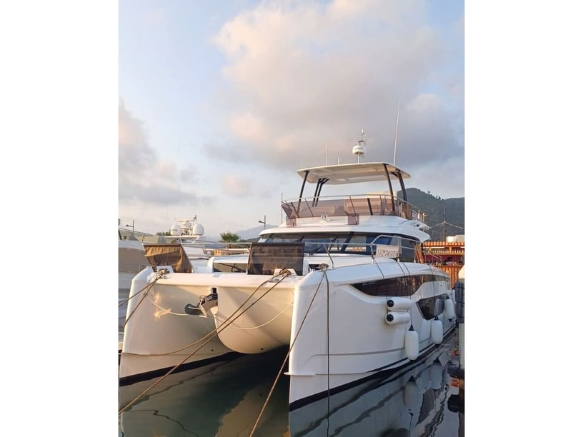 Castellammare di Stabia Catamaran Cabine 3  6  slaapplaatsen 14  gasten 14.79 m Lijstnummer: #28429