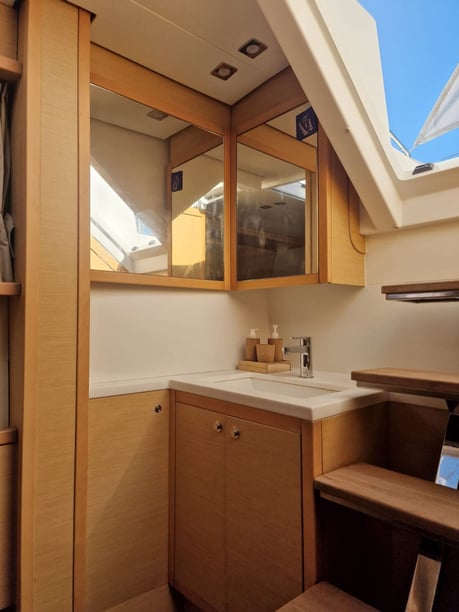 Martinique Catamaran Cabine 6  12  slaapplaatsen 12  gasten 15.84 m Lijstnummer: #28431 4