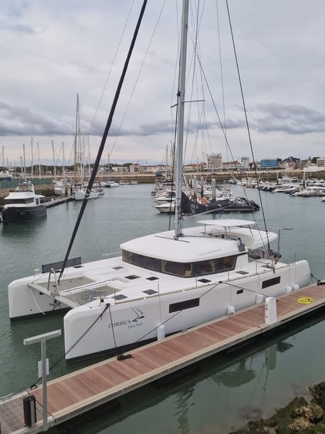 Martinique Catamaran Cabine 6  12  slaapplaatsen 12  gasten 15.84 m Lijstnummer: #28431 5