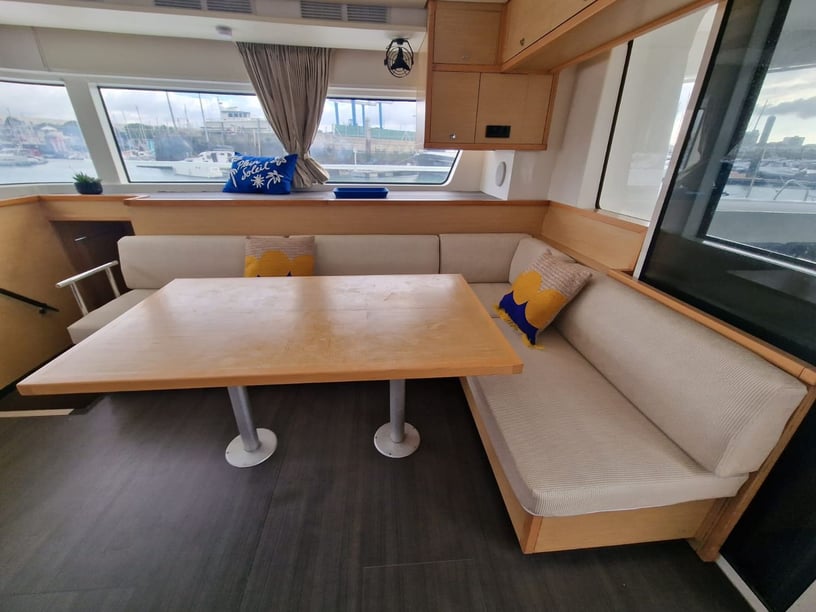 Martinique Catamaran Cabine 6  12  slaapplaatsen 12  gasten 15.84 m Lijstnummer: #28431 3