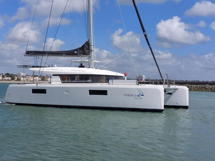 Martinique Catamaran Cabine 6  12  slaapplaatsen 12  gasten 15.84 m Lijstnummer: #28431