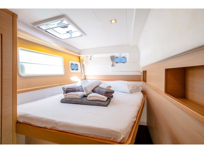 Salamina Katamaran 4 Kabine 10 Liegeplätze 10 Gäste 12.04 m Nummer des Inserats: #28438 2