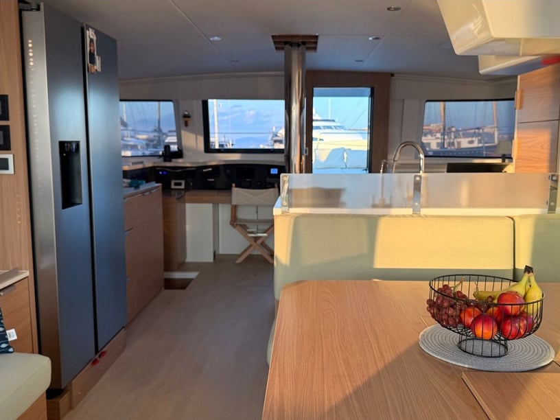 Nea Peramos - Attica Catamaran Cabine 5  12  slaapplaatsen 12  gasten 14.86 m Lijstnummer: #28445 2
