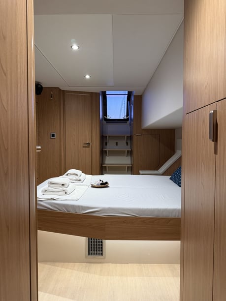 Nea Peramos - Attica Catamaran Cabine 5  12  slaapplaatsen 12  gasten 14.86 m Lijstnummer: #28445 3