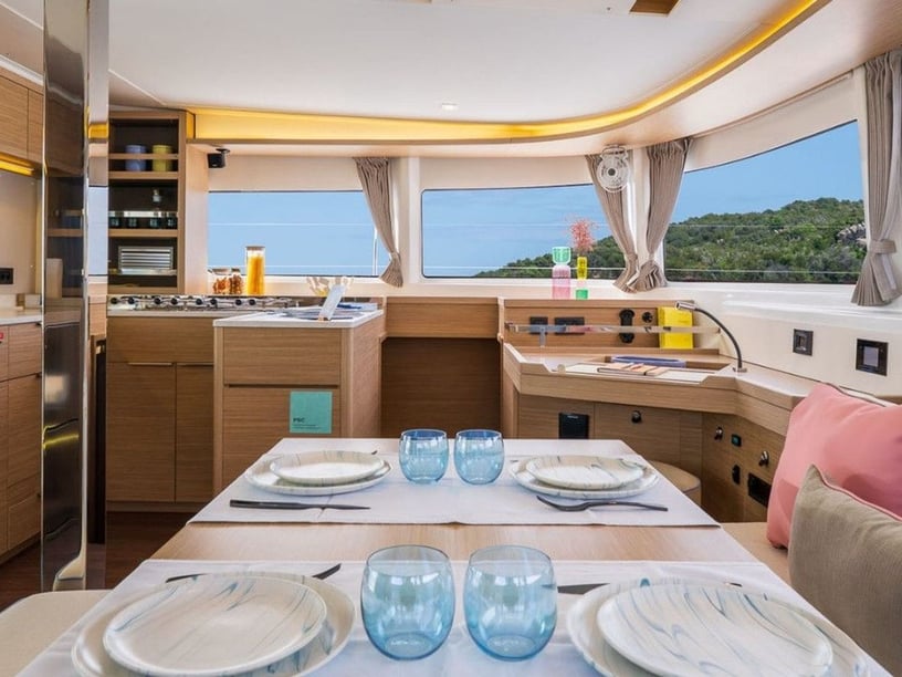 Napels Catamaran Cabine 4  10  slaapplaatsen 10  gasten 14.5 m Lijstnummer: #28446 2