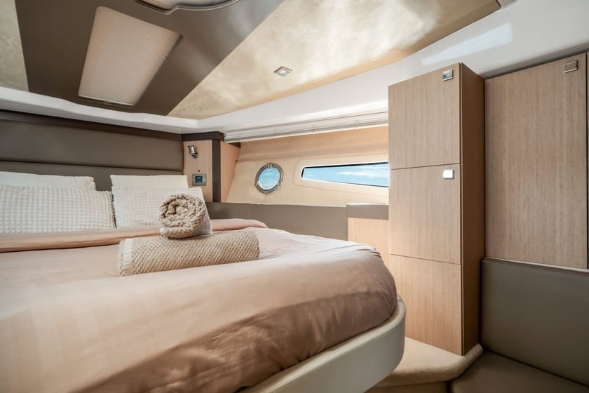 Split Bateau à moteur Cabine 2  Couchettes 6  Invités 6  13.82 m Numéro de l'annonce: #28449 3