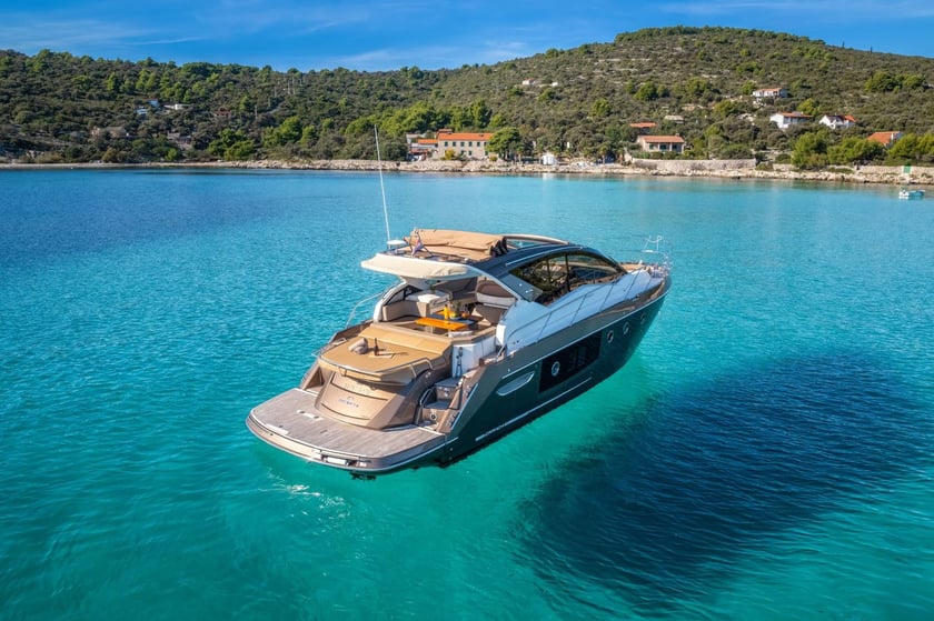 Split Bateau à moteur Cabine 2  Couchettes 6  Invités 6  13.82 m Numéro de l'annonce: #28449 5