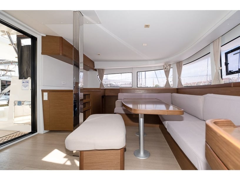 Skiathos Catamaran 5 cabin 12 berths 12 guests 12.94 m Listing Number: #28452 2