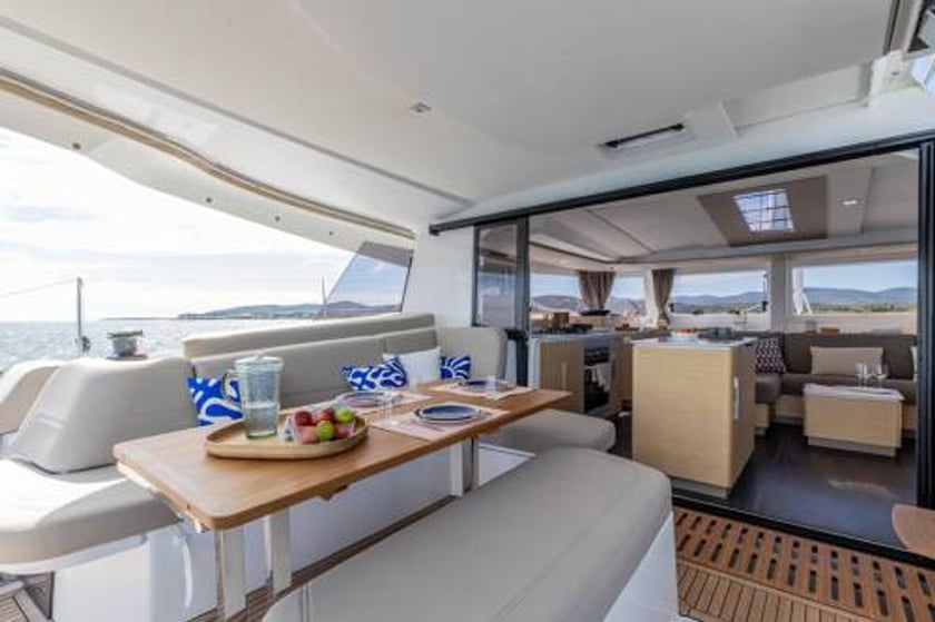 Palma de Mallorca Catamarán Cabina 4  8  literas 8  invitados 13.26 m Número de anuncio: #28465 4