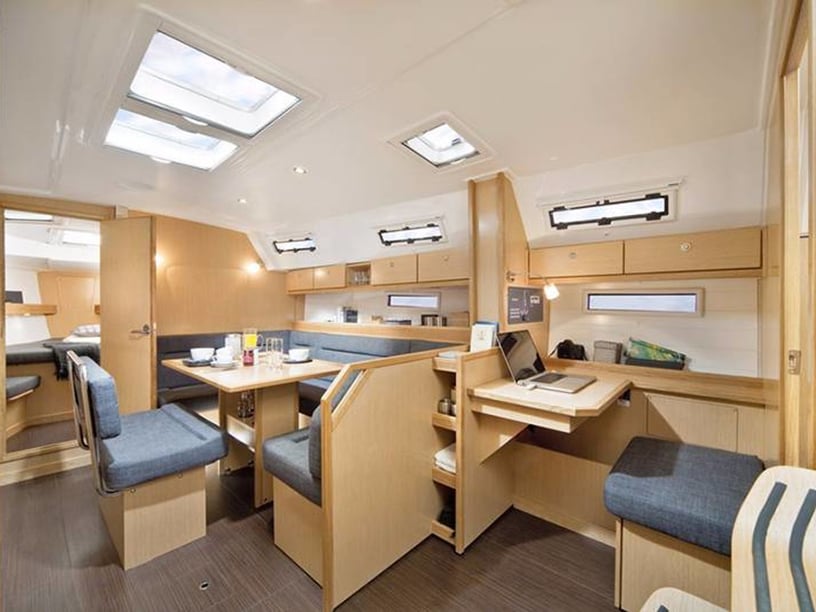 Primošten Voilier Cabine 3  Couchettes 7  Invités 7  12.35 m Numéro de l'annonce: #28470 2