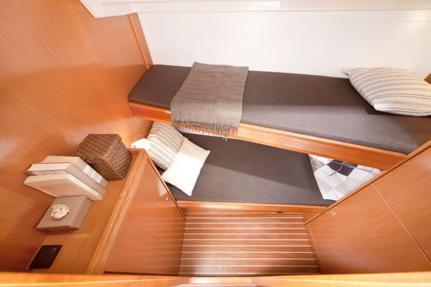 Punat Zeilboot Cabine 5  11  slaapplaatsen 11  gasten 15.57 m Lijstnummer: #28473 4