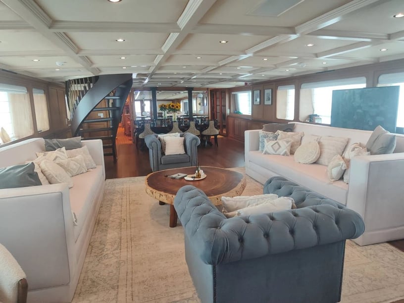 Athene Motorjacht Cabine 6  12  slaapplaatsen 12  gasten 47.5 m Lijstnummer: #28478 2