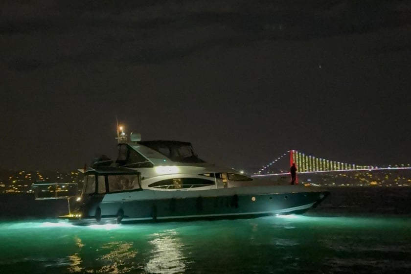 Arnavutköy Motoryat   Seyir 15 kişi 22 m İlan No: #28480 2