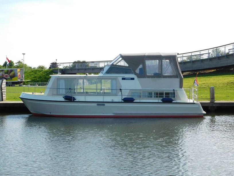 IJsselstein Motorboat 2 cabin 6 berths 6 guests 10.5 m Listing Number: #28492