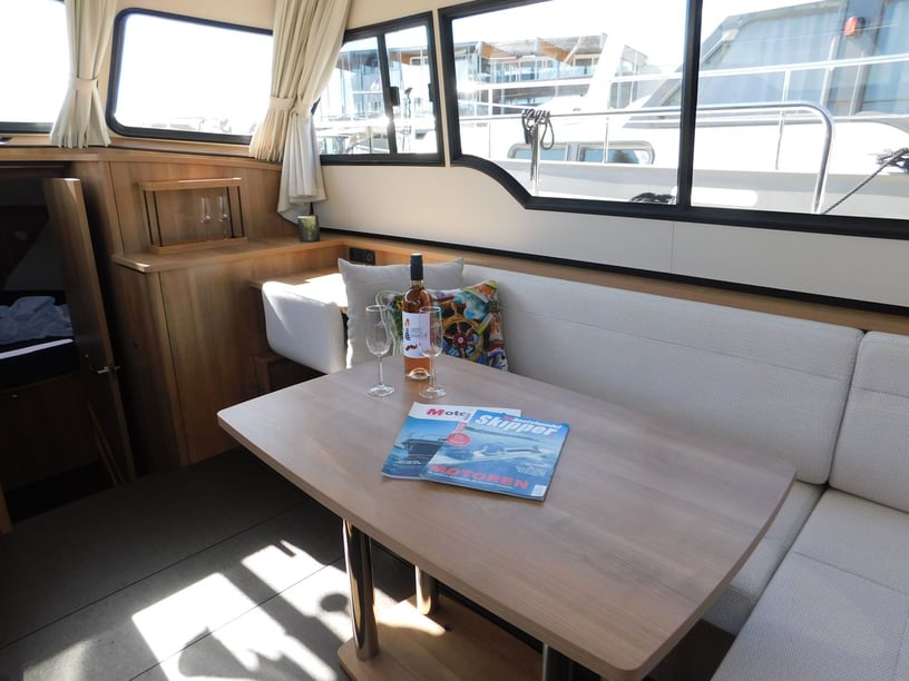 IJsselstein Motorboat 2 cabin 6 berths 6 guests 10.7 m Listing Number: #28493 2