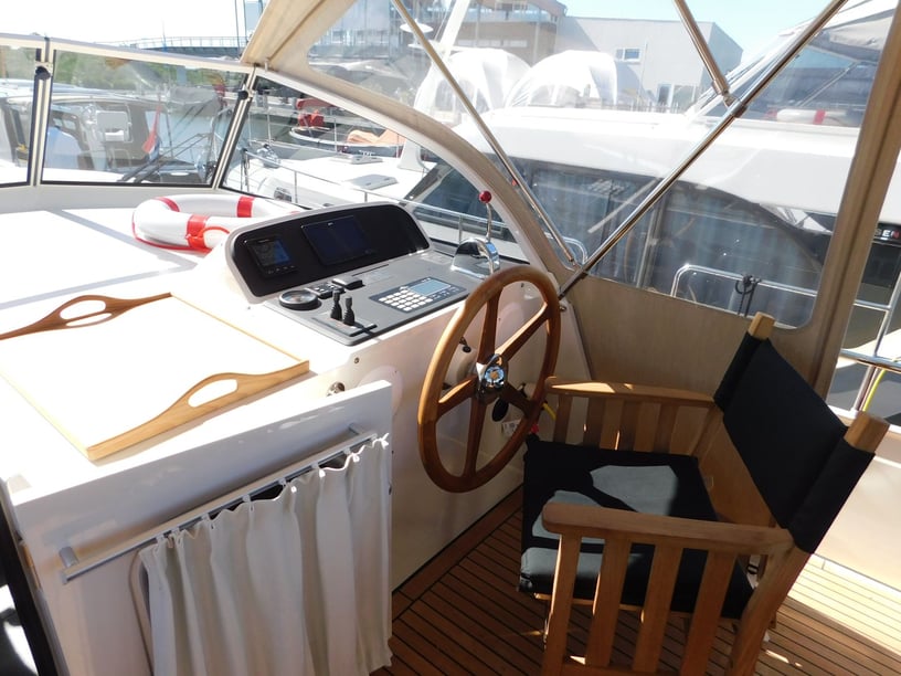 IJsselstein Motorboat 2 cabin 6 berths 6 guests 10.7 m Listing Number: #28493 5