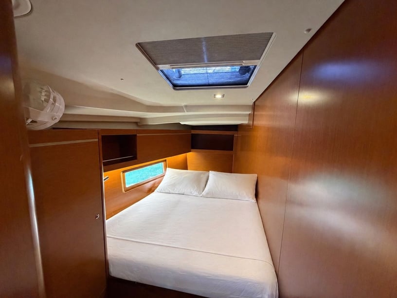 Piraeus Zeilboot Cabine 5  12  slaapplaatsen 12  gasten 14.6 m Lijstnummer: #28494 5