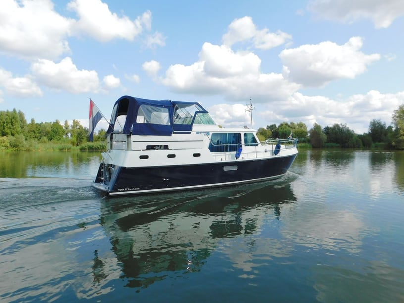 IJsselstein Motorboat 3 cabin 6 berths 6 guests 11.5 m Listing Number: #28498 5