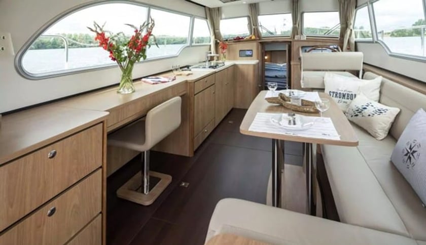 IJsselstein Motorboat 1 cabin 4 berths 4 guests 10.7 m Listing Number: #28501 4