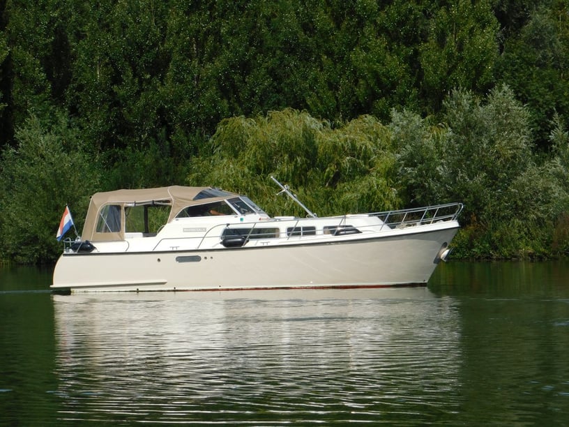 IJsselstein Motorboat 2 cabin 4 berths 4 guests 10.7 m Listing Number: #28502