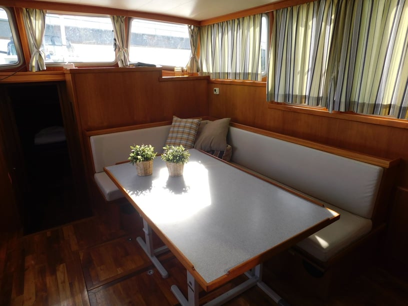 IJsselstein Motorboat 4 cabin 10 berths 10 guests 14.3 m Listing Number: #28503 2