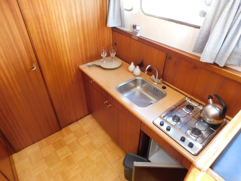 IJsselstein Motorboat 2 cabin 4 berths 4 guests 10 m Listing Number: #28504 3