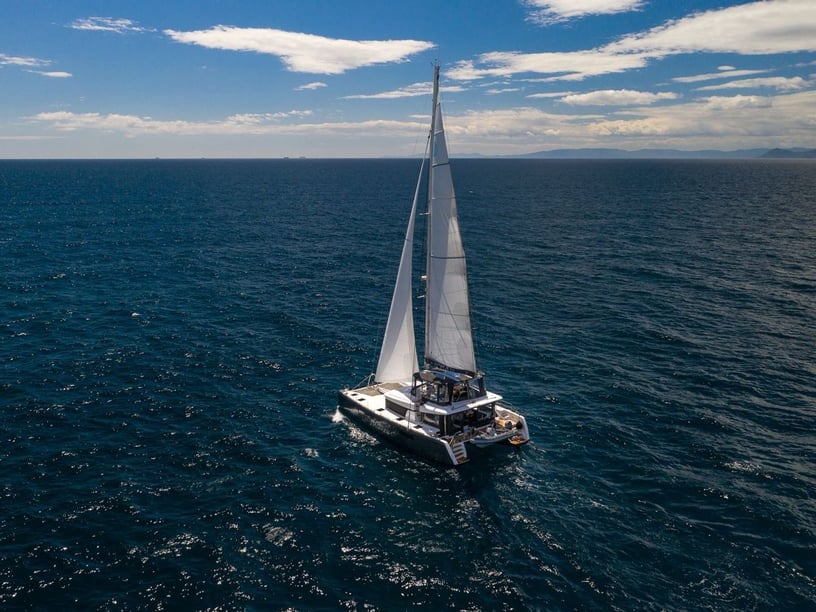 Lavrion Catamaran Cabine 6  12  slaapplaatsen 12  gasten 15.84 m Lijstnummer: #28509