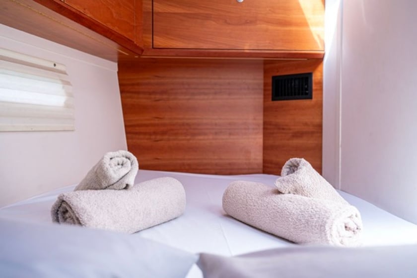 Pireo Barca a vela cabina 5  cuccette 9  9  ospiti 17.15 m Numero dell'inserzione: #28532 4