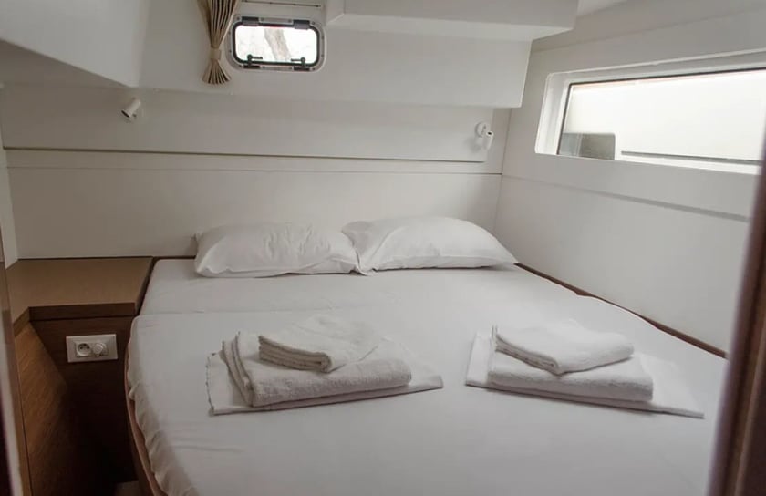 Preveza Catamarán Cabina 4  10  literas 10  invitados 11.74 m Número de anuncio: #28545 3