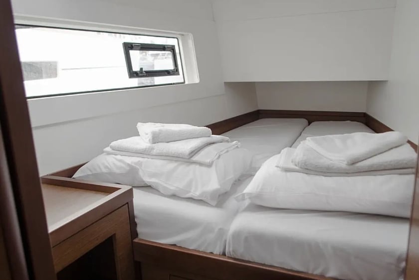 Preveza Catamarán Cabina 4  10  literas 10  invitados 11.74 m Número de anuncio: #28545 4