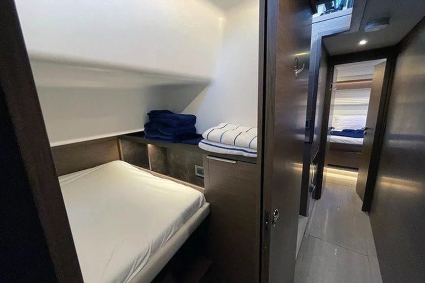 Seget Donji Catamaran Cabine 8  Couchettes 12  Invités 12  15.25 m Numéro de l'annonce: #28549 3