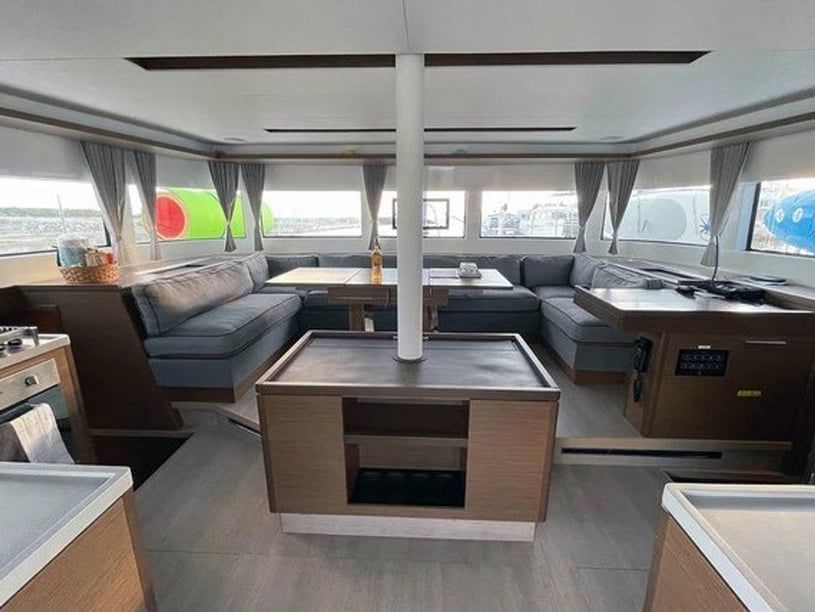 Seget Donji Catamaran Cabine 8  Couchettes 12  Invités 12  15.25 m Numéro de l'annonce: #28549 2