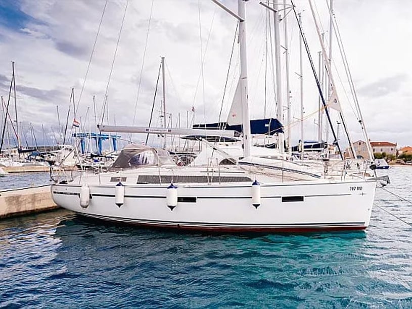 Murter Sailboat 3 cabin 8 berths 8 guests 11.3 m Listing Number: #28555