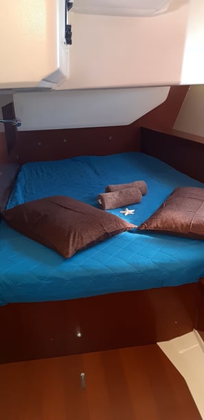 Pireo Barca a vela cabina 3  cuccette 6  6  ospiti 13.48 m Numero dell'inserzione: #28591 4