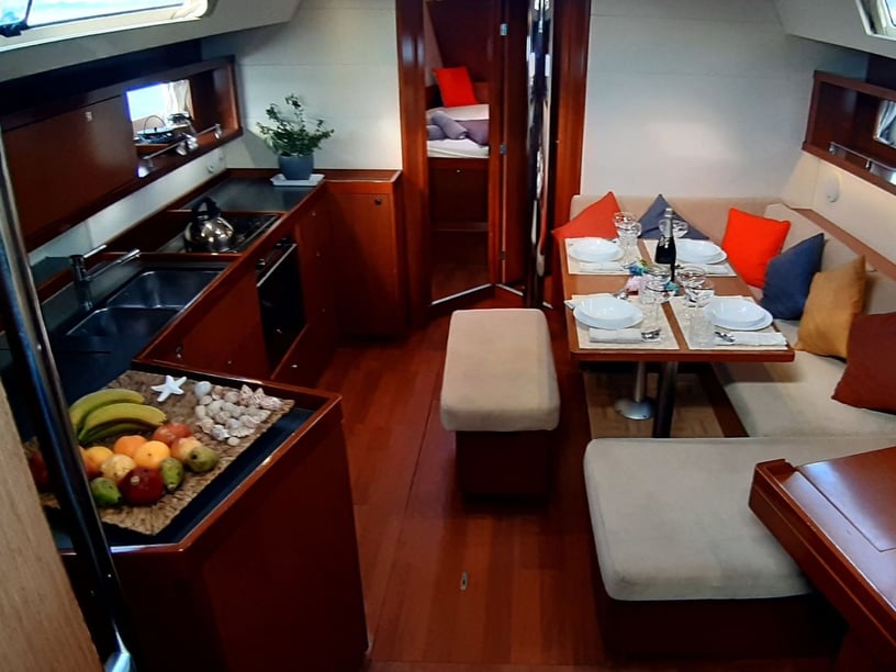 Pireo Barca a vela cabina 3  cuccette 6  6  ospiti 13.48 m Numero dell'inserzione: #28591 2