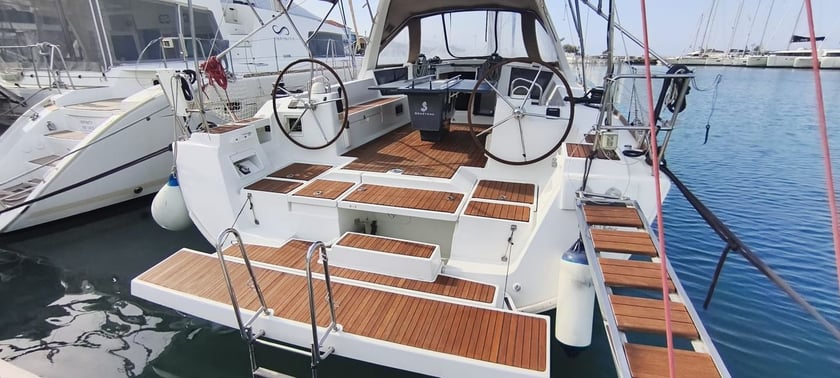 Piräus Segelboot 3 Kabine 6 Liegeplätze 6 Gäste 13.48 m Nummer des Inserats: #28591