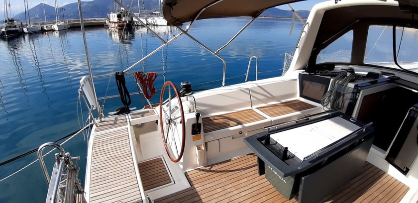 Pireo Barca a vela cabina 3  cuccette 6  6  ospiti 13.48 m Numero dell'inserzione: #28591 5