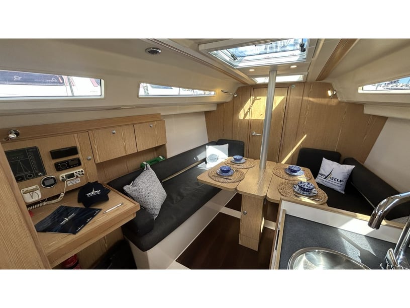 Grimaud Voilier Cabine 2  Couchettes 4  Invités 4  9.45 m Numéro de l'annonce: #28614 2