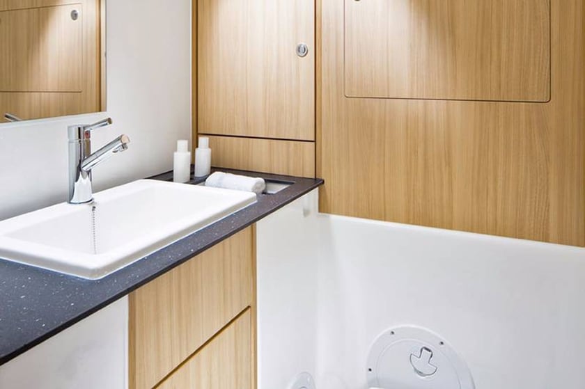 Punat Zeilboot Cabine 3  7  slaapplaatsen 7  gasten 12.35 m Lijstnummer: #28630 3