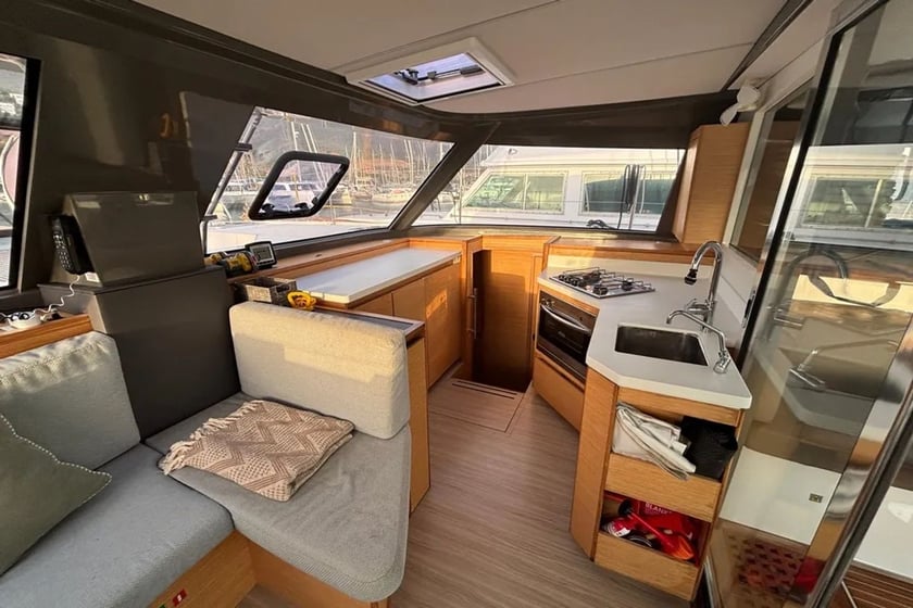 Punat Catamaran Cabine 6  10  slaapplaatsen 10  gasten 11.99 m Lijstnummer: #28631 5