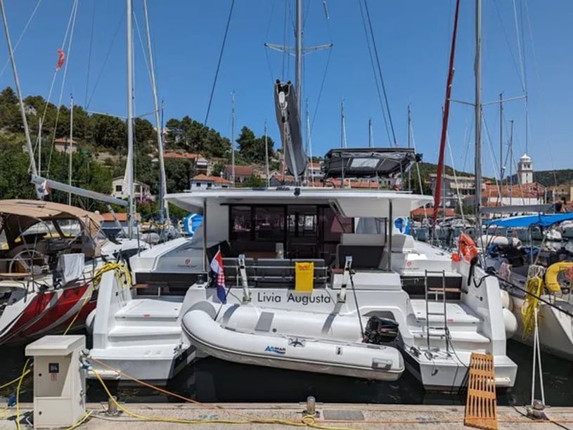 Primošten Catamaran Cabine 4  Couchettes 10  Invités 10  12.58 m Numéro de l'annonce: #28633